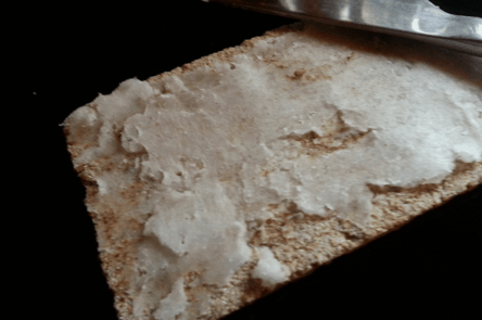 Tostada de pan de amaranto con aceite de coco