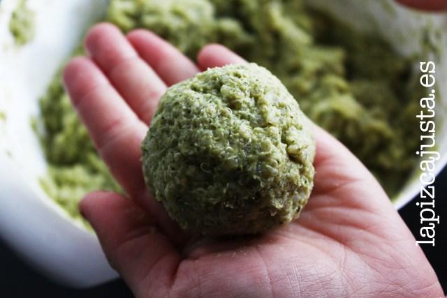 bolas con la masa resultante de la quinoa