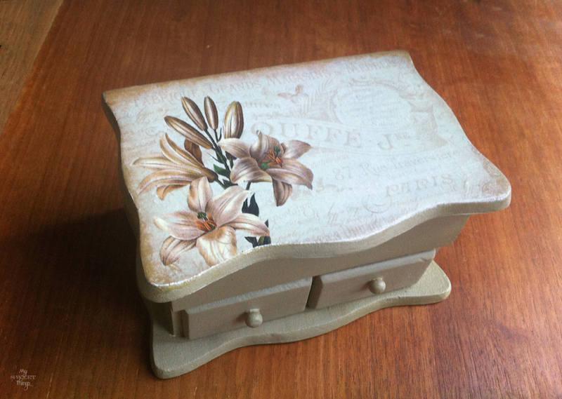 Vintage jewelry box makeover with some DIY chalk paint and a pretty print 