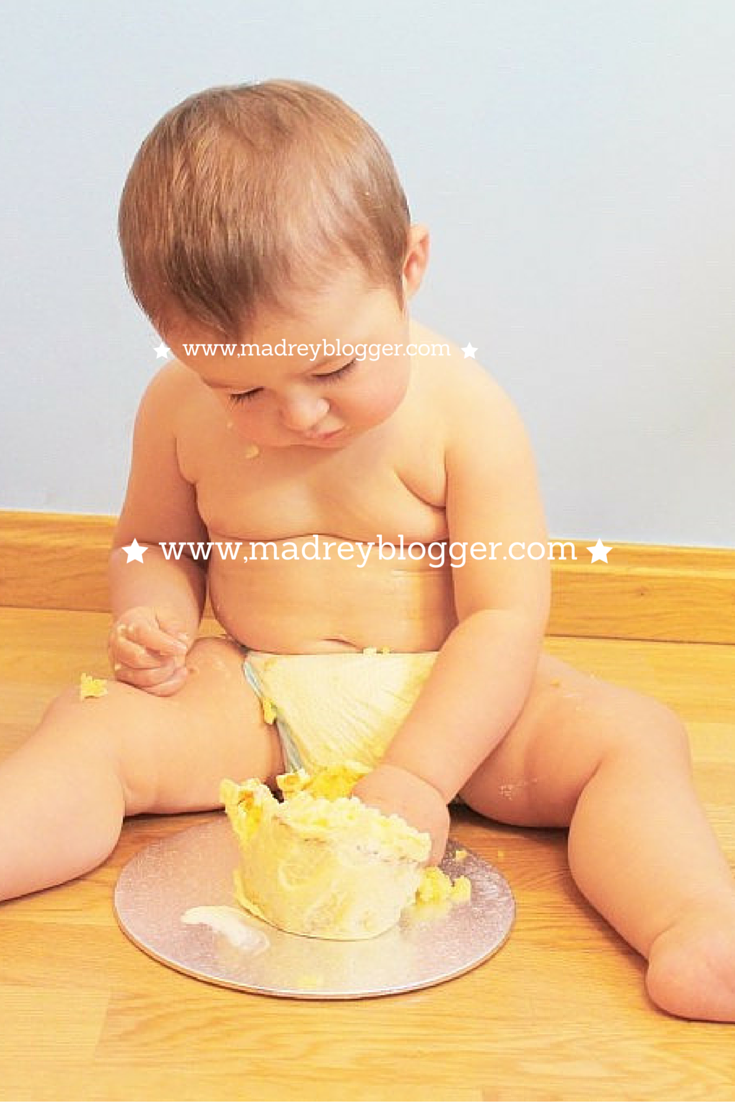 Primer cumpleaños: Sesión Smashcake en www.madreyblogger.com