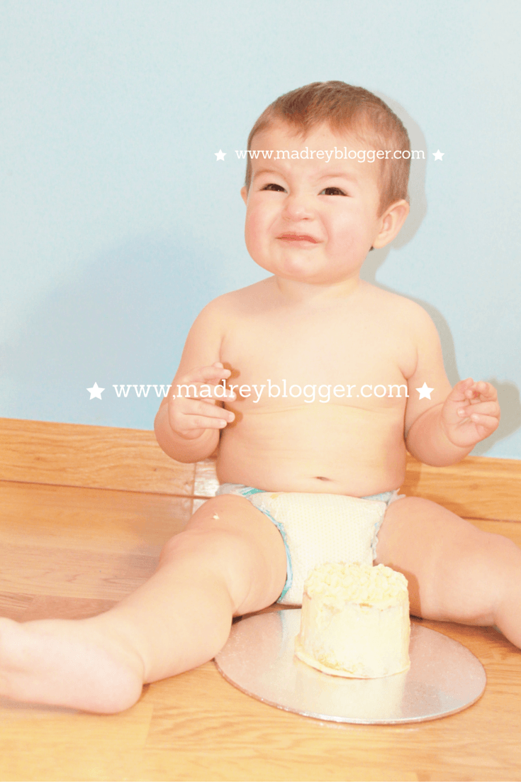 Primer cumpleaños: Sesión Smashcake en www.madreyblogger.com