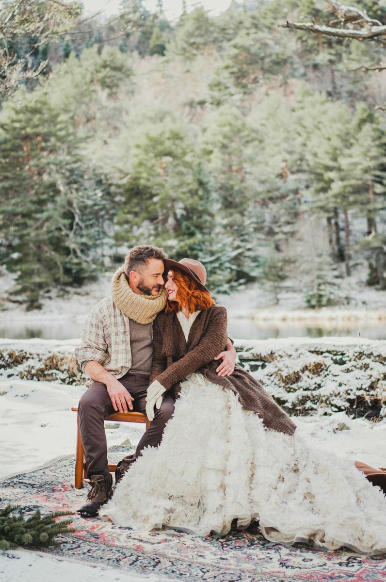 Una boda invernal por Blanco y Caramelo en All Lovely Party