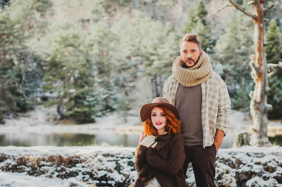 Una boda invernal por Blanco y Caramelo en All Lovely Party