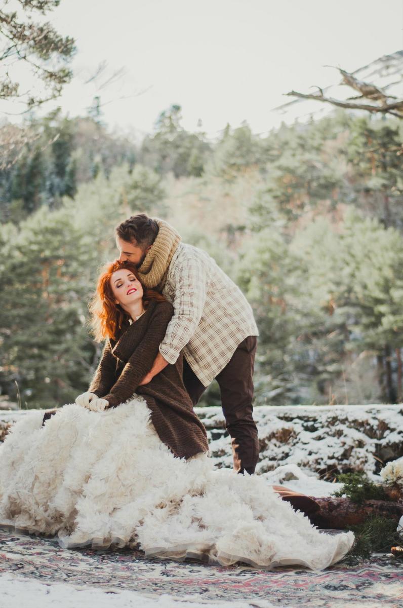 Una boda invernal por Blanco y Caramelo en All Lovely Party