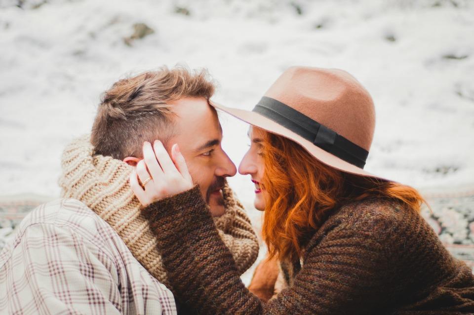 Una boda invernal por Blanco y Caramelo en All Lovely Party