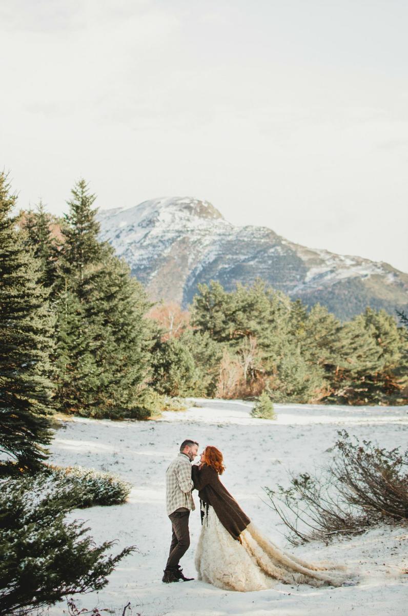 Una boda invernal por Blanco y Caramelo en All Lovely Party