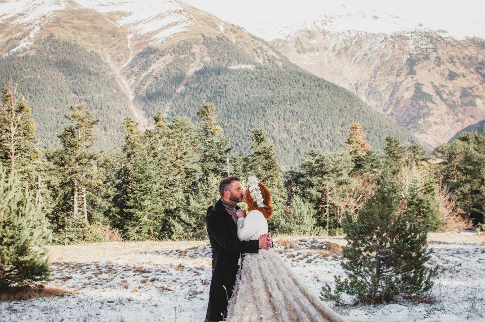 Una boda invernal por Blanco y Caramelo en All Lovely Party