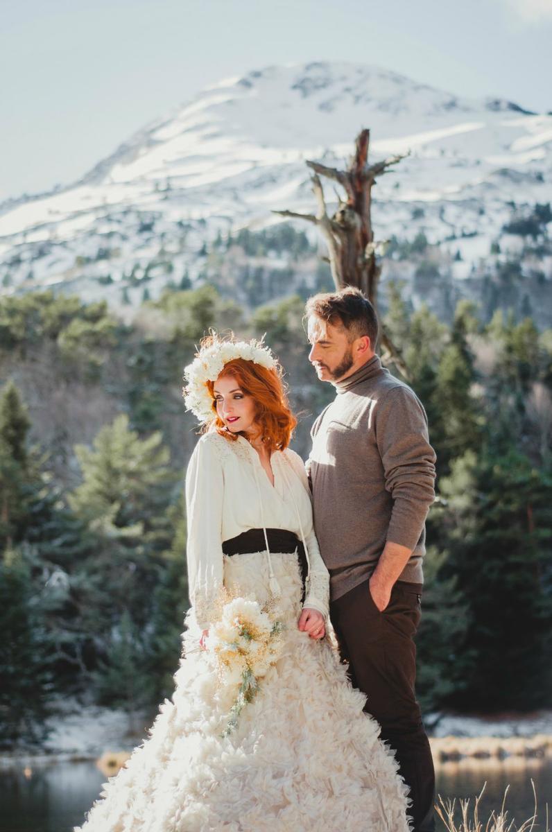 Una boda invernal por Blanco y Caramelo en All Lovely Party