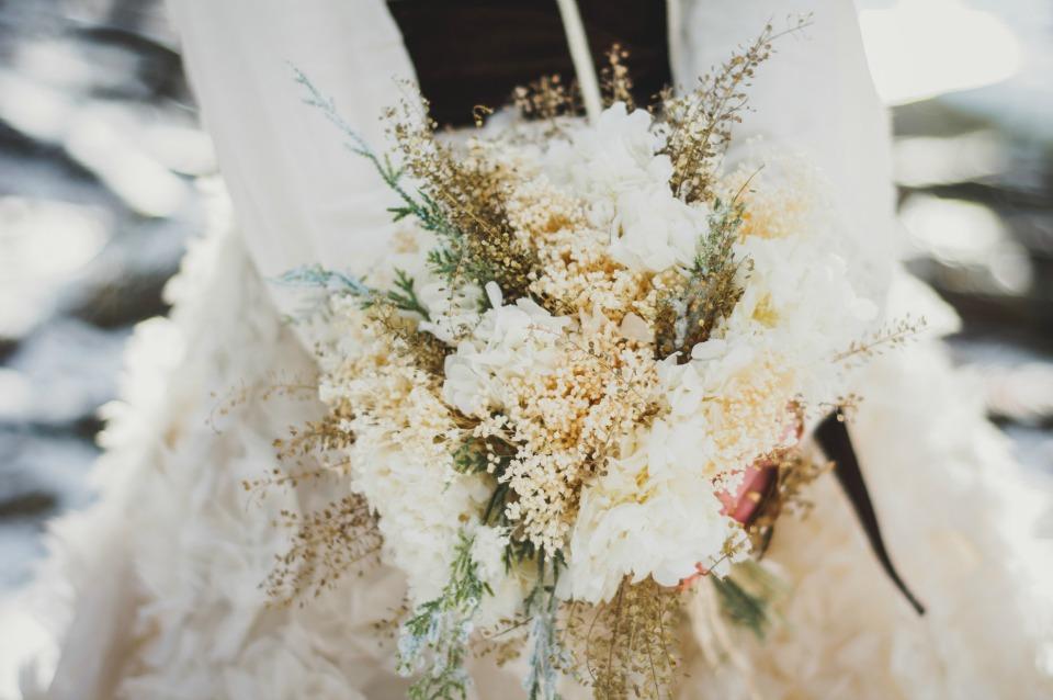 Una boda invernal por Blanco y Caramelo en All Lovely Party