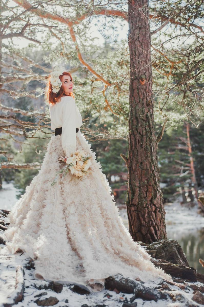 Una boda invernal por Blanco y Caramelo en All Lovely Party