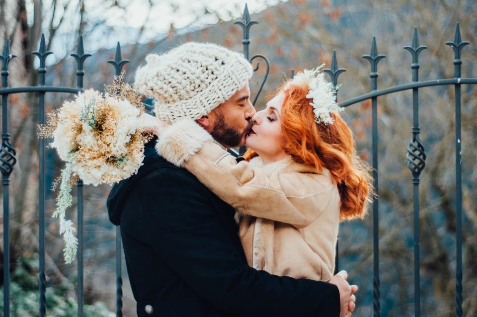 Una boda invernal por Blanco y Caramelo en All Lovely Party