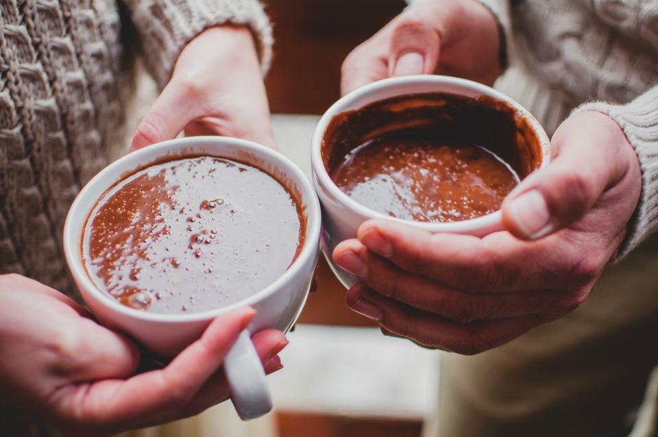 Una boda invernal por Blanco y Caramelo en All Lovely Party