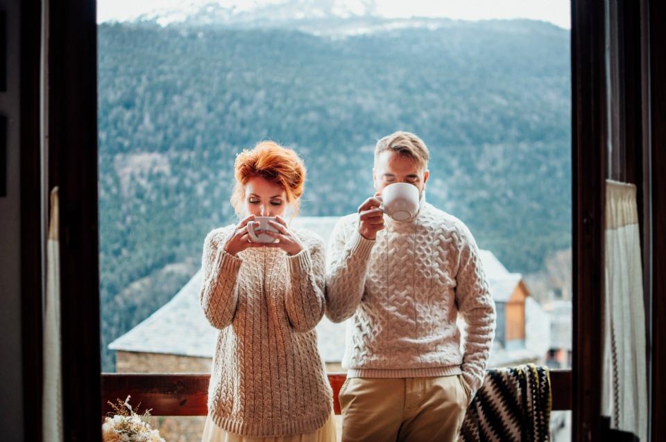 Una boda invernal por Blanco y Caramelo en All Lovely Party