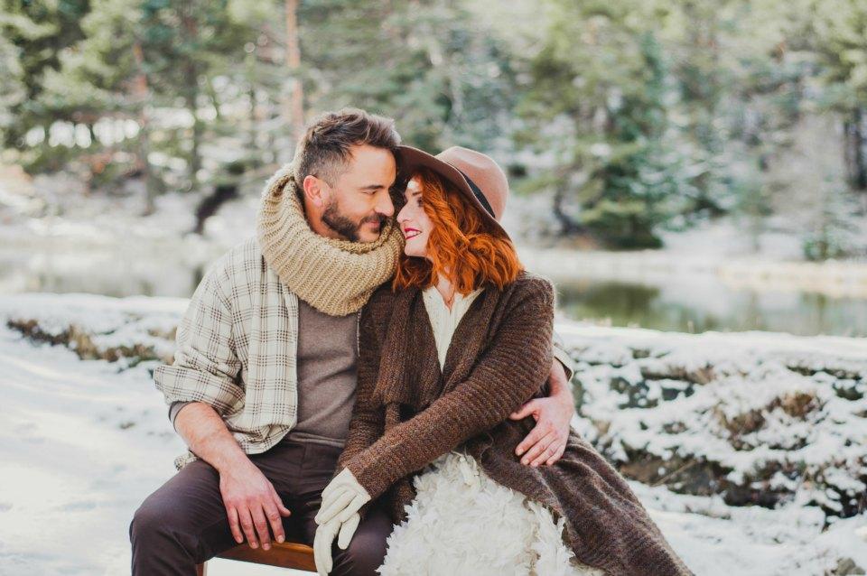 Una boda invernal por Blanco y Caramelo en All Lovely Party