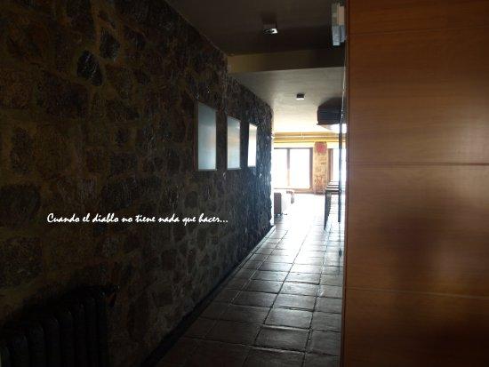 Pasillo de acceso al salón comedor