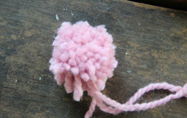 adornar la casa con pompones tenedor pompon