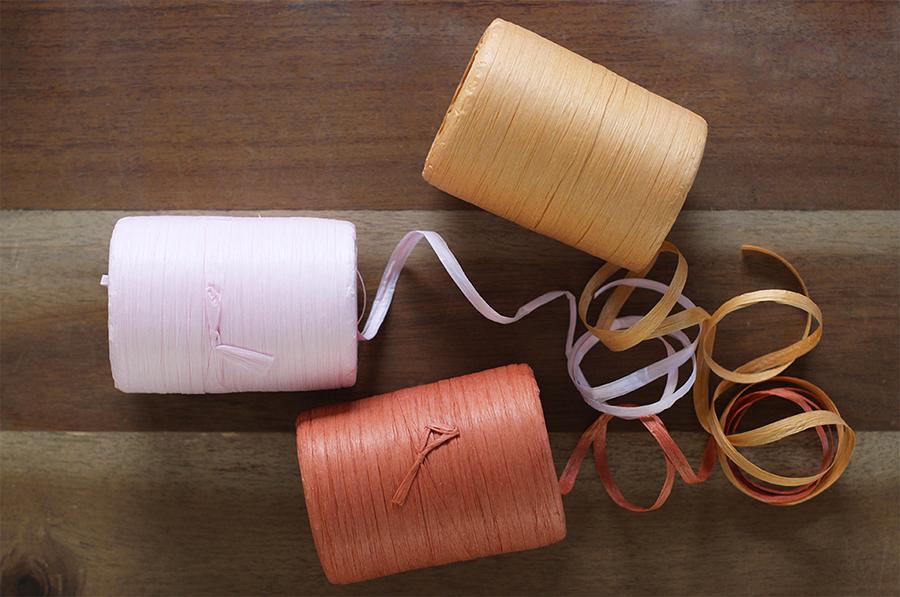 adornar la casa con pompones rafia