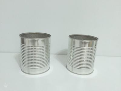 Fabric wrapped tins to get some pretty vases, and easy and cheap DIY