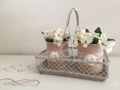 Fabric wrapped tins to get some pretty vases, and easy and cheap DIY