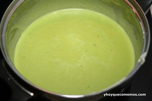 agregar-la-crema-de-guisantes-a-la-bechameñ