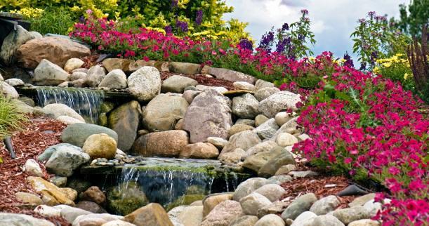 piedras para cascadas de jardin