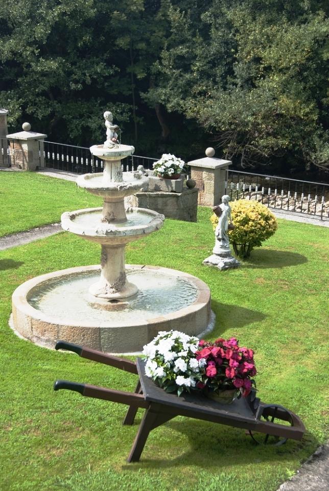 fuente jardin estanque