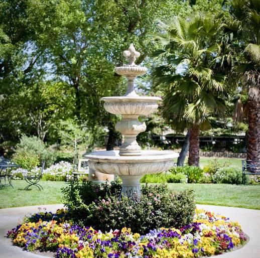 fuente para jardin fabricada en piedra artificial