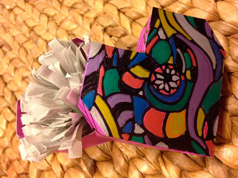 Caja-de-corazón-decorada-con-mandala