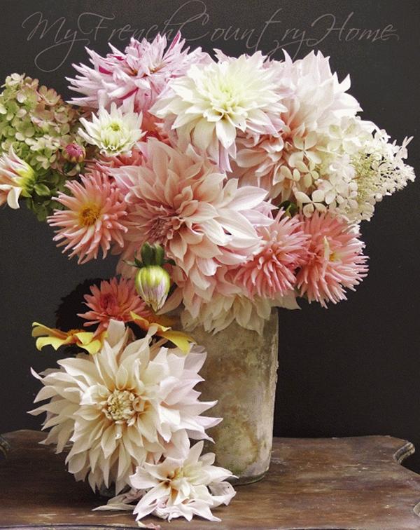 ramos de novia con dalias colores pasteles