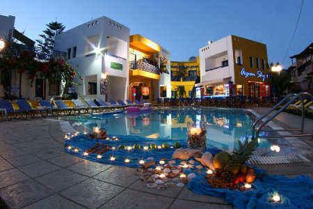 decoracion de 15 años en una piscina (10)