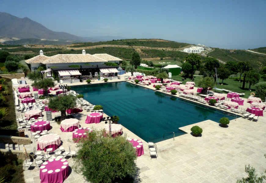 decoracion de 15 años en una piscina (5)