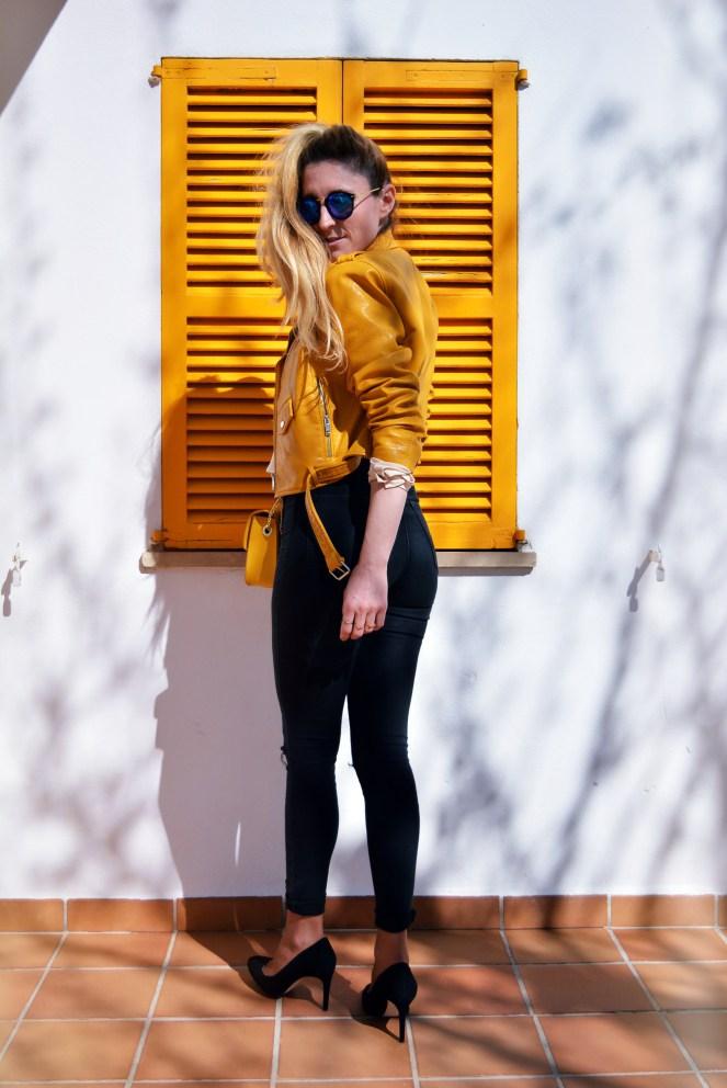 yellow biker paula casielles