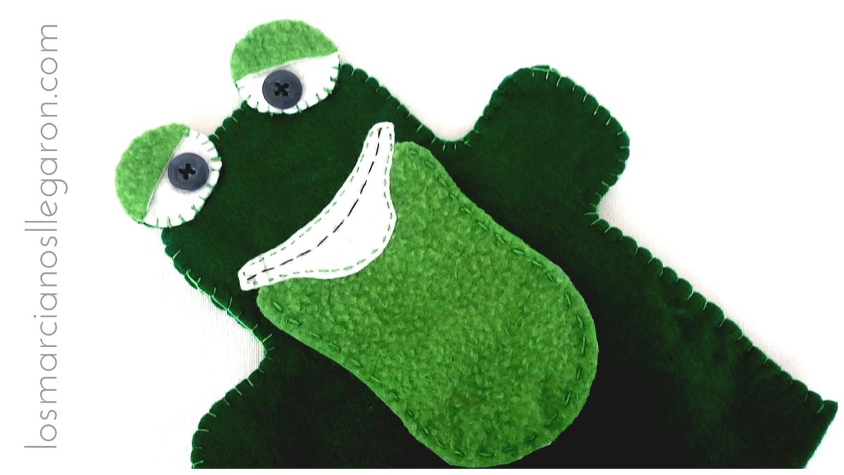 Titere de fieltro forma de rana