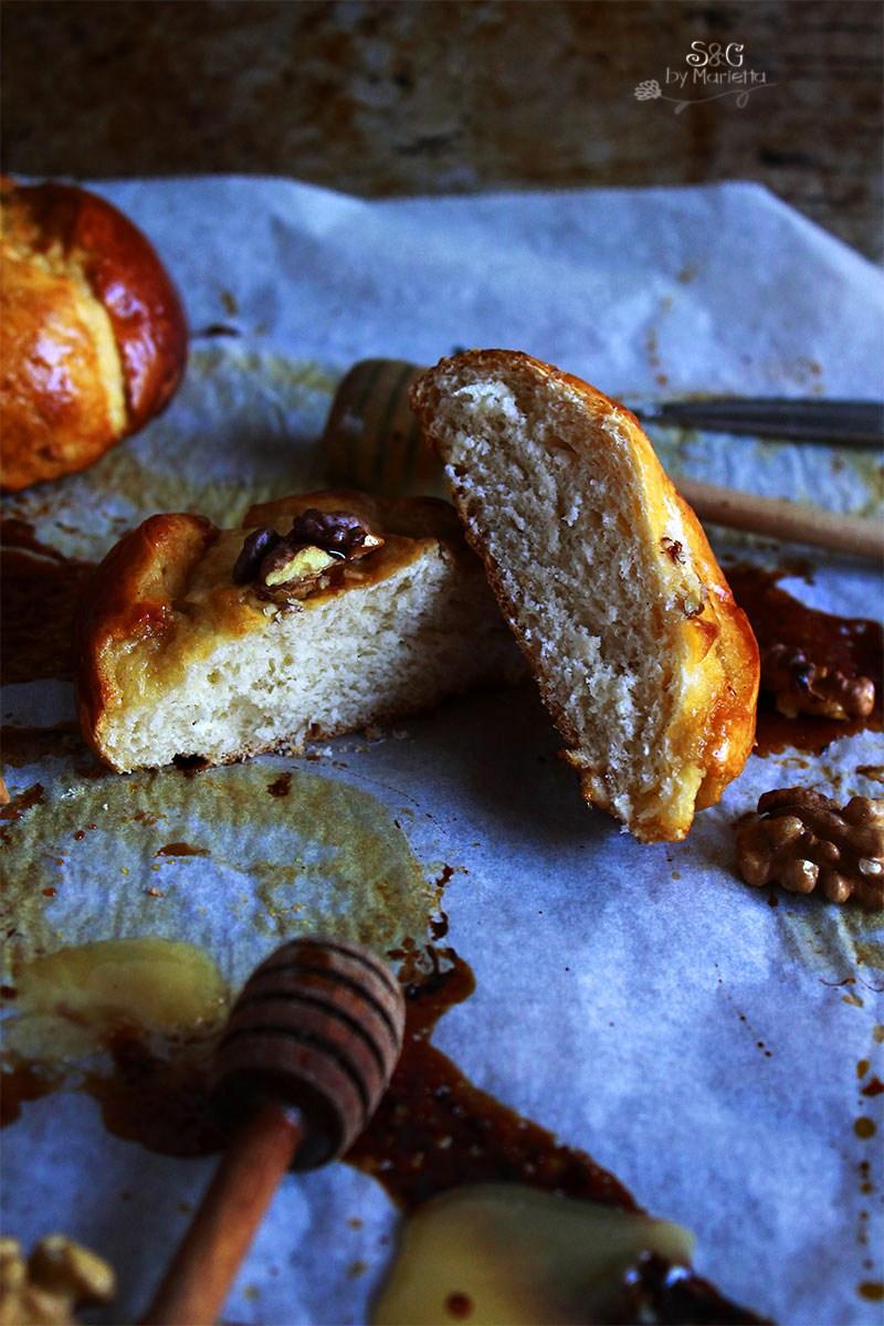 Miel, Pan quemado nueces y miel, Bollitos de miel y nueces, Miel de Nerpio, nueces de nerpio, bollitos suizos, bollos suizos, sweets and gifts, recetas de bollos, recetas de bollitos, nogales, río nerpio, Albacete