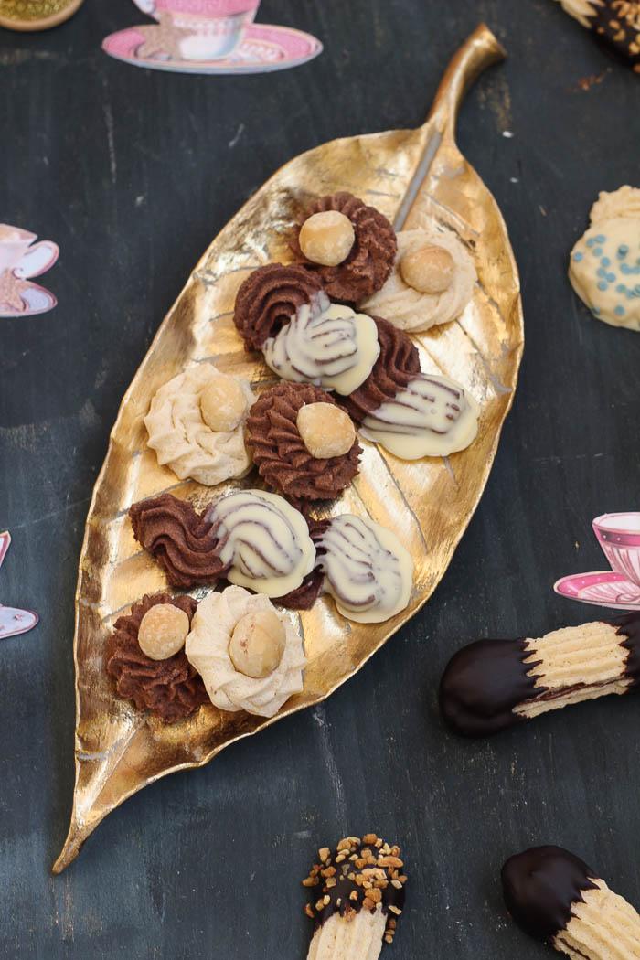 Cómo preparar un surtido de pastas de té