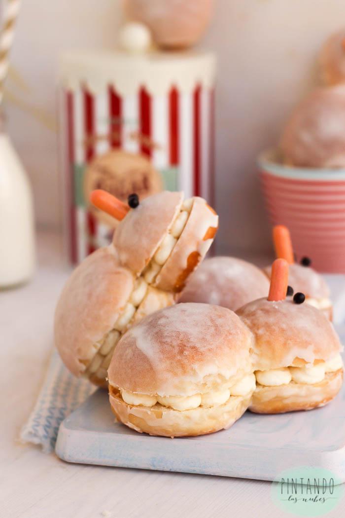 Bollos rellenos de nata (crema de leche)