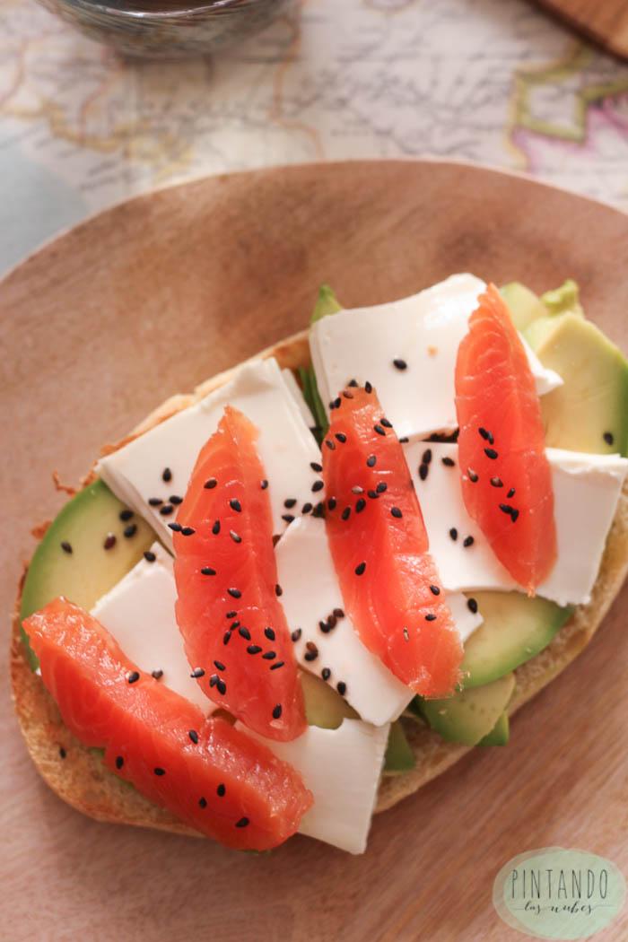 Tosta de salmón ahumado.