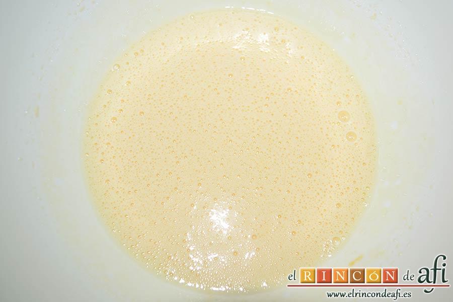 Chocoflan, batimos con varillas eléctricas hasta que blanqueen