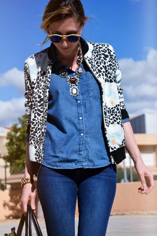 CAZADORA BOMBER + DENIM bomber jacket paula casielles flowers