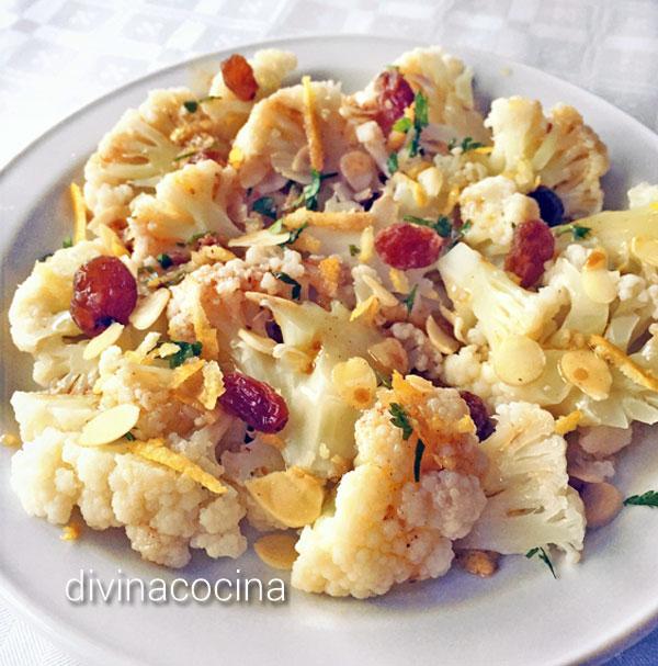 ensalada-de-coliflor-pasas-almendras