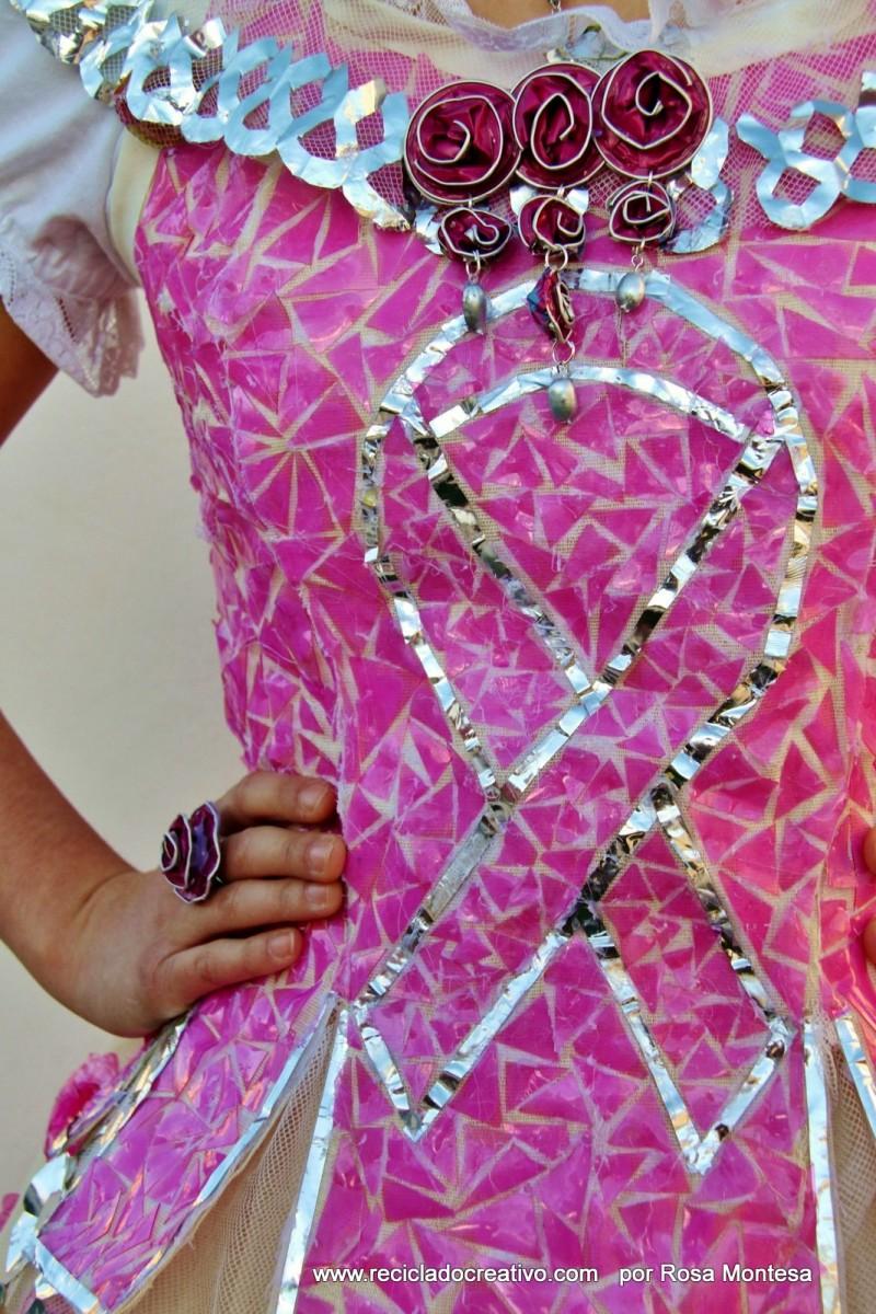 Traje de fallera con material reciclado