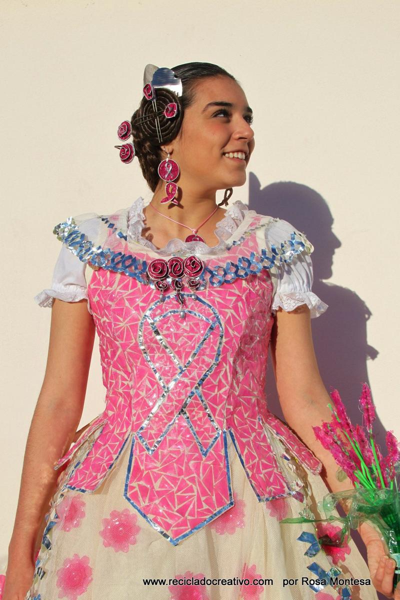 Ofrenda valenciana al material reciclado