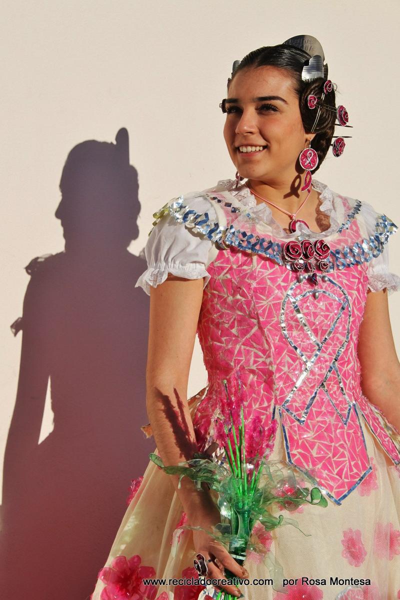 Ofrenda valenciana al material reciclado