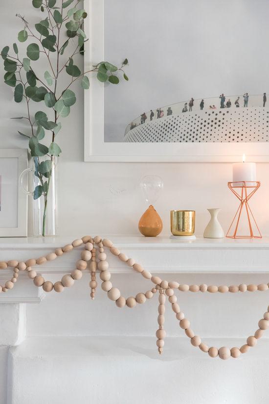 Resultado final de la guirnalda con bolas de madera