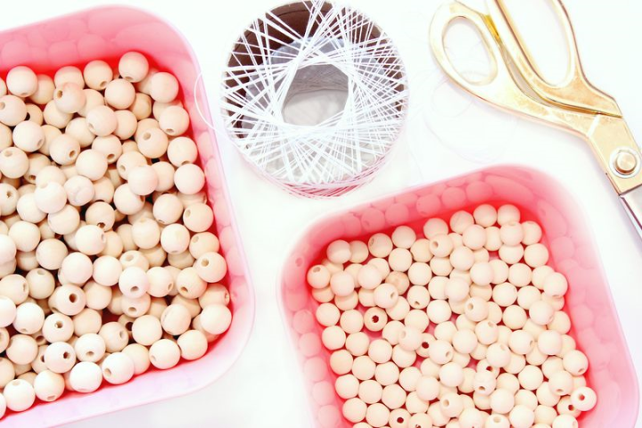 Bolas de madera para hacer manualidad