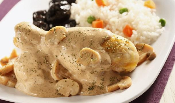 Pollo a la crema de ciruela