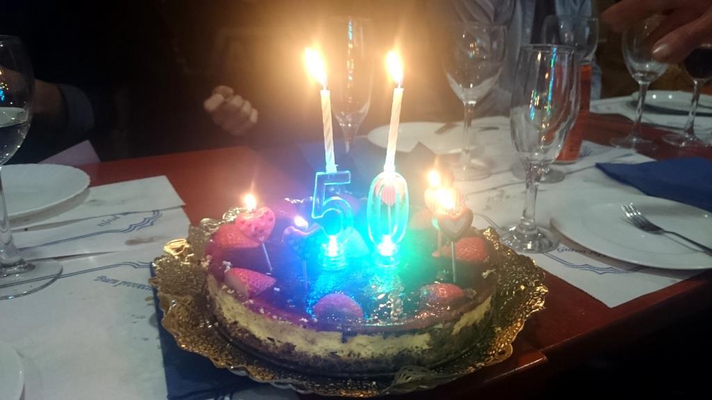 tarta de queso y fresas sin azúcar al horno con velas