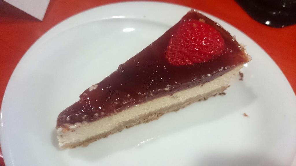 tarta de queso y fresas sin azúcar al horno - porción