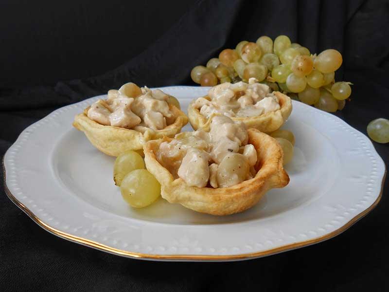 tartaletas-pollo-salsa-uvas