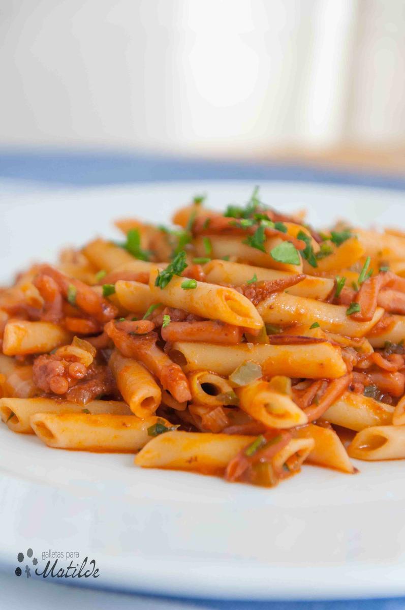 Pasta con chipirones